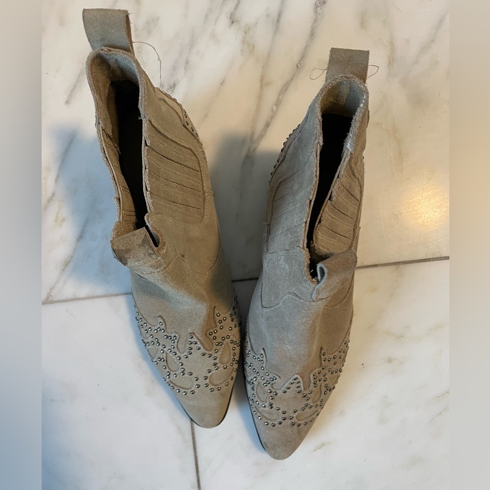 Amuse Society x Matisse, 7, khaki stone light brown studded suede ankle boot EUC - Picture 6 of 11